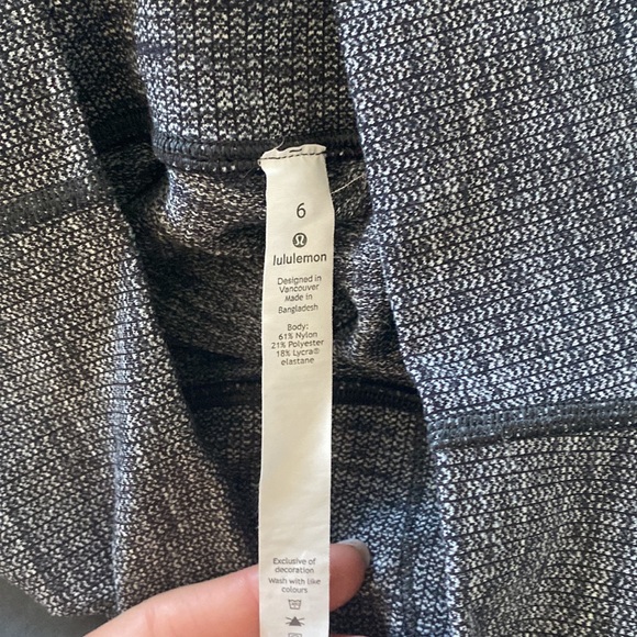 size 6 lulu leggings. barely worn - Picture 4 of 4